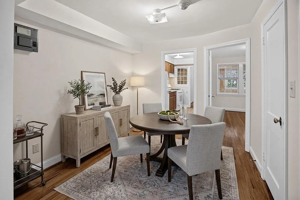 1 bed, 734 sqft, $1,900 — Photo 2