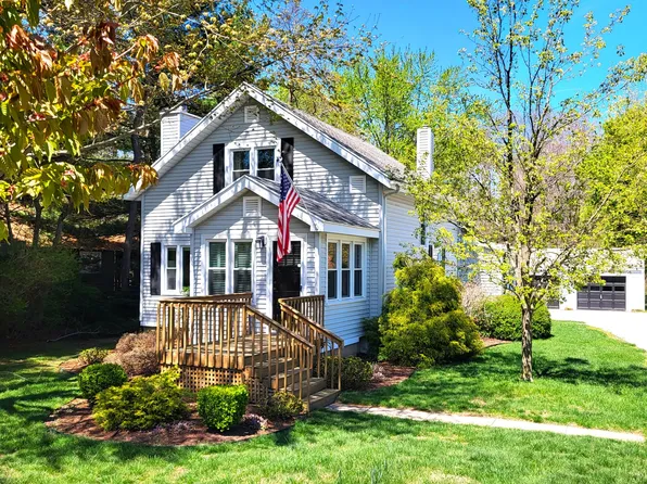 8605 East Rd, Lakeside, MI 49116