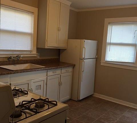 3rd image of 116 Farragut Ave #B