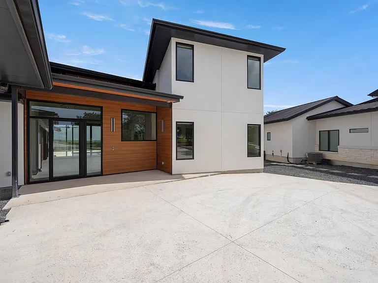 8001 Kuhn Dr — Photo 18