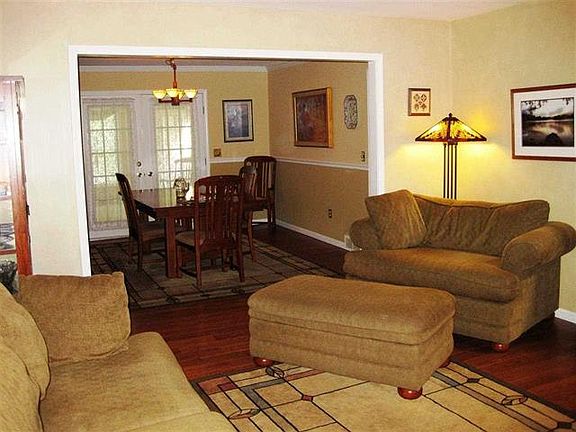 5th image of 36 Burgoyne Ave