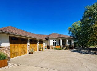 15441 Stacie Ct, Dubuque, IA 52002