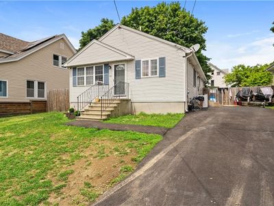 133 Oakdale Ave, Pawtucket, RI, 02860