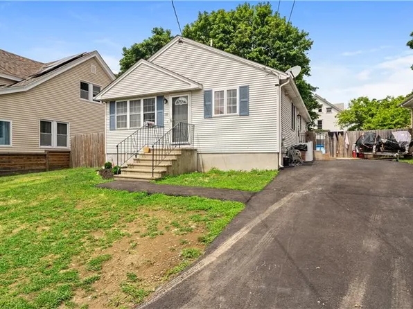 133 Oakdale Ave, Pawtucket, RI 02860