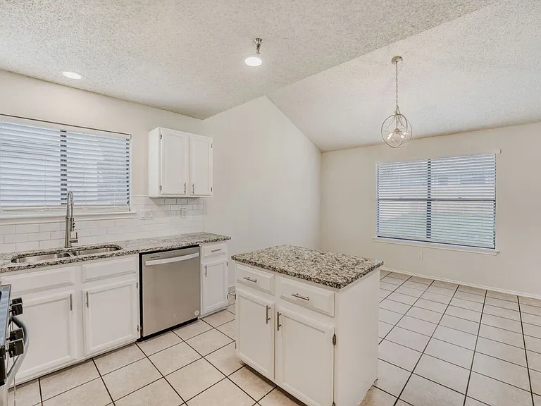 11922 Meadowfire Dr — Photo 8