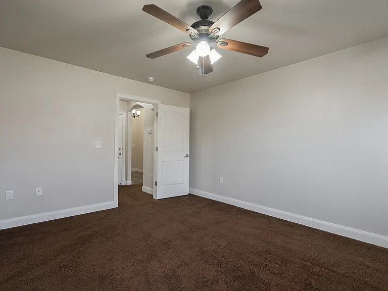 986 Camel Springs Dr — Photo 40