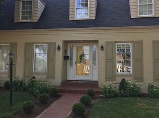 680 Hampton Rd, Grosse Pointe Woods, MI 48236