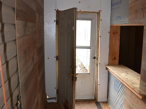 11th image of 801 Harmony Rd