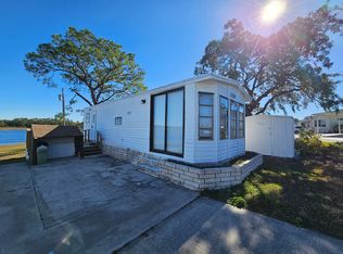 9424 Cougar Dr, Weeki Wachee, FL 34613
