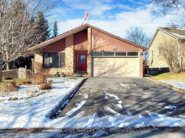 47 Lowe Blvd, Newmarket, ON L3Y 6H1