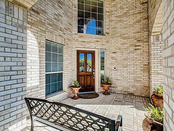2nd image of 3019 Lake Shore Harbour Dr