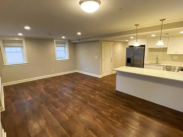 19 Riverside Sq — Photo 24