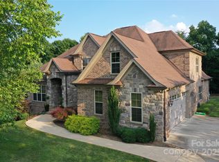 6302 Dwayne Starnes Dr, Hickory, NC 28602