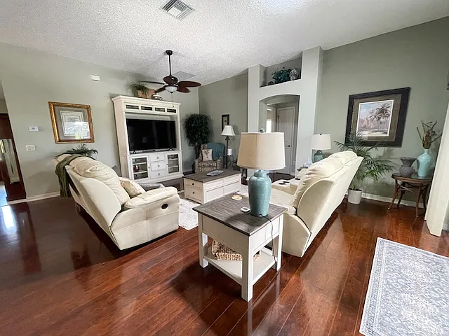 2126 Sansores St — Photo 12