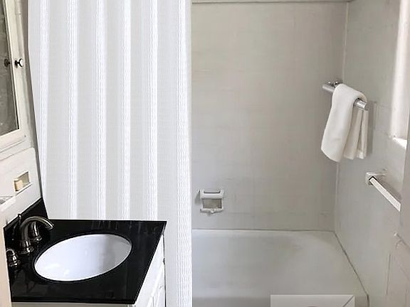 4th image of 321 E 54th St APT 5F