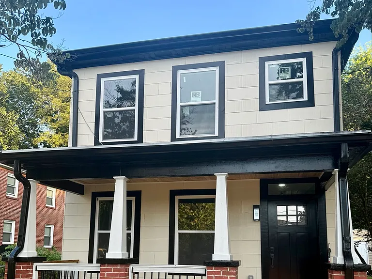 212 Glover St — Photo 1