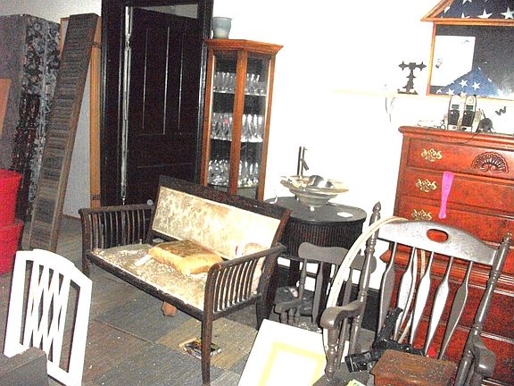 5th image of 837 Wall St