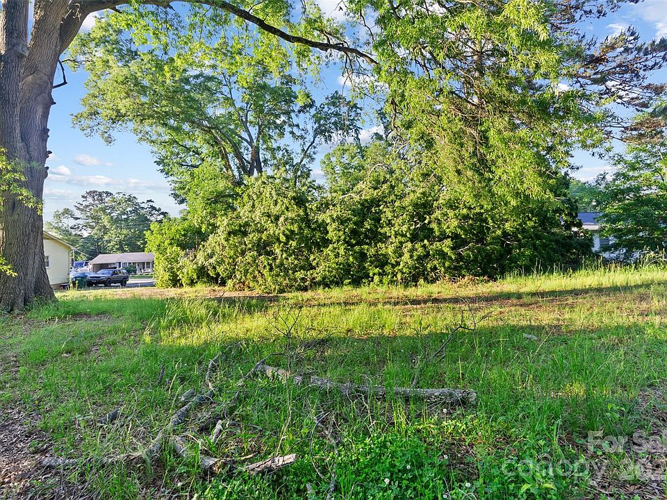 2nd image of LOT 11 E Iowa Ave