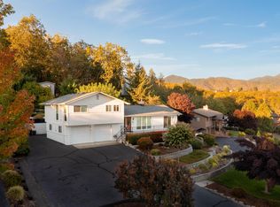 1740 NW Crescent Dr, Grants Pass, OR 97526