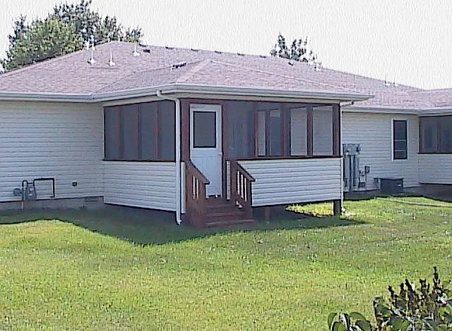 3 bed, 1400 sqft, $1,200 — Photo 2