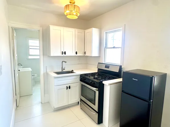 2707 W Jefferson Blvd, Los Angeles, CA 90018