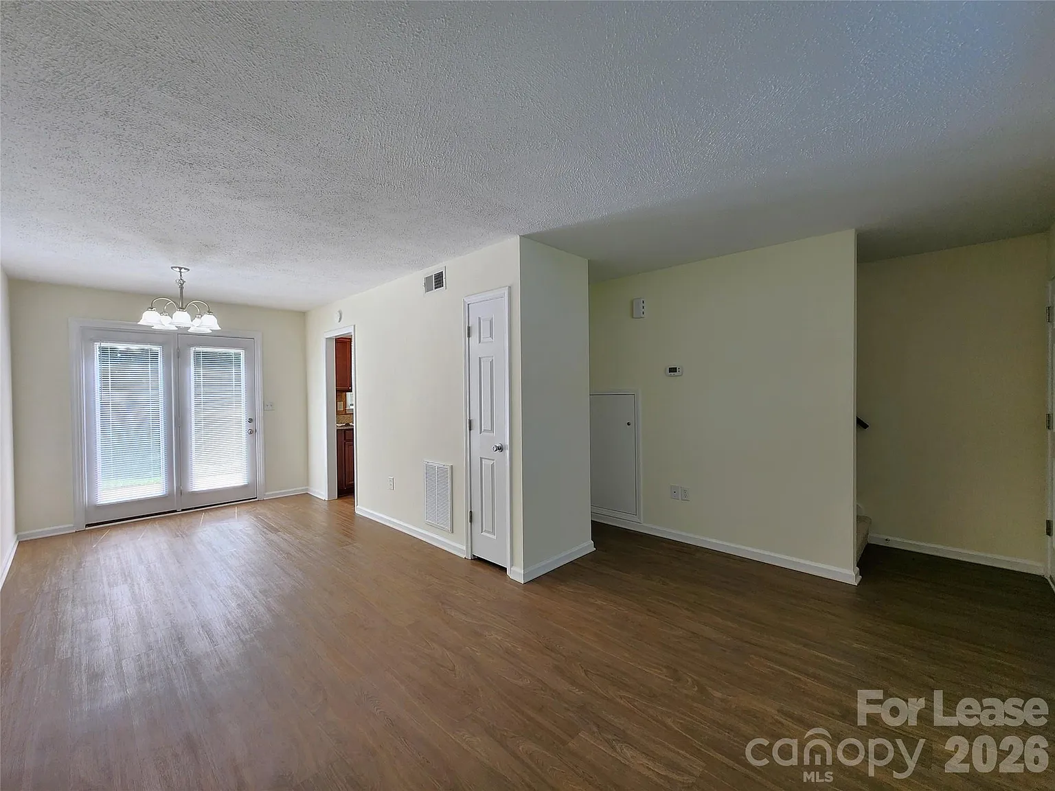 406 E 18th St — Photo 3