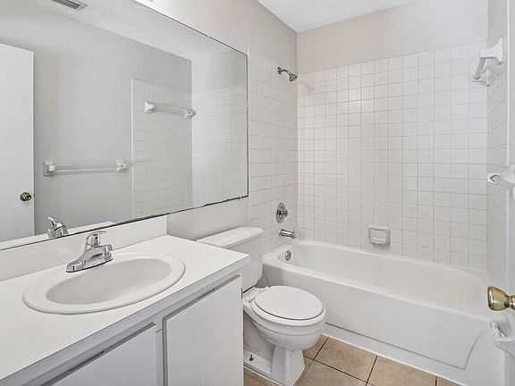 3rd image of 5105 Pier Dr