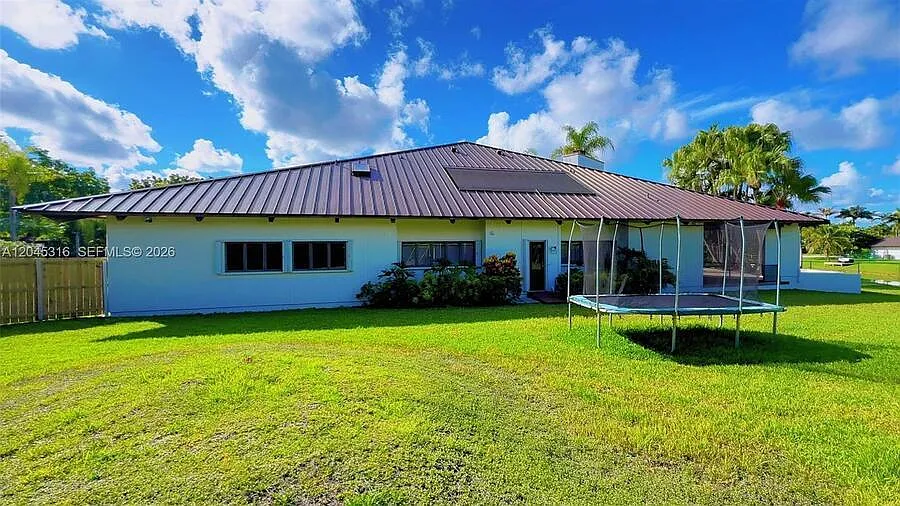 5 bed, 3.5 bath, 3889 sqft, $16,500 — Photo 4