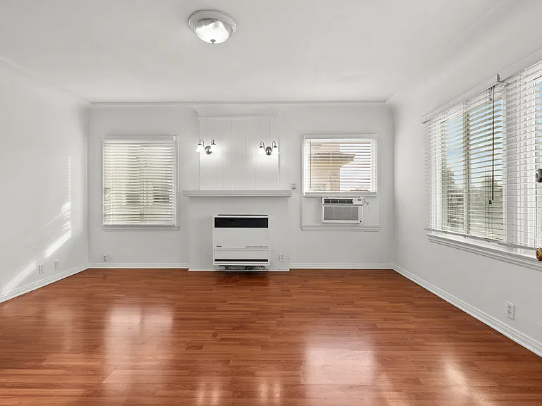 1322 S Van Ness Ave #4 — Photo 17