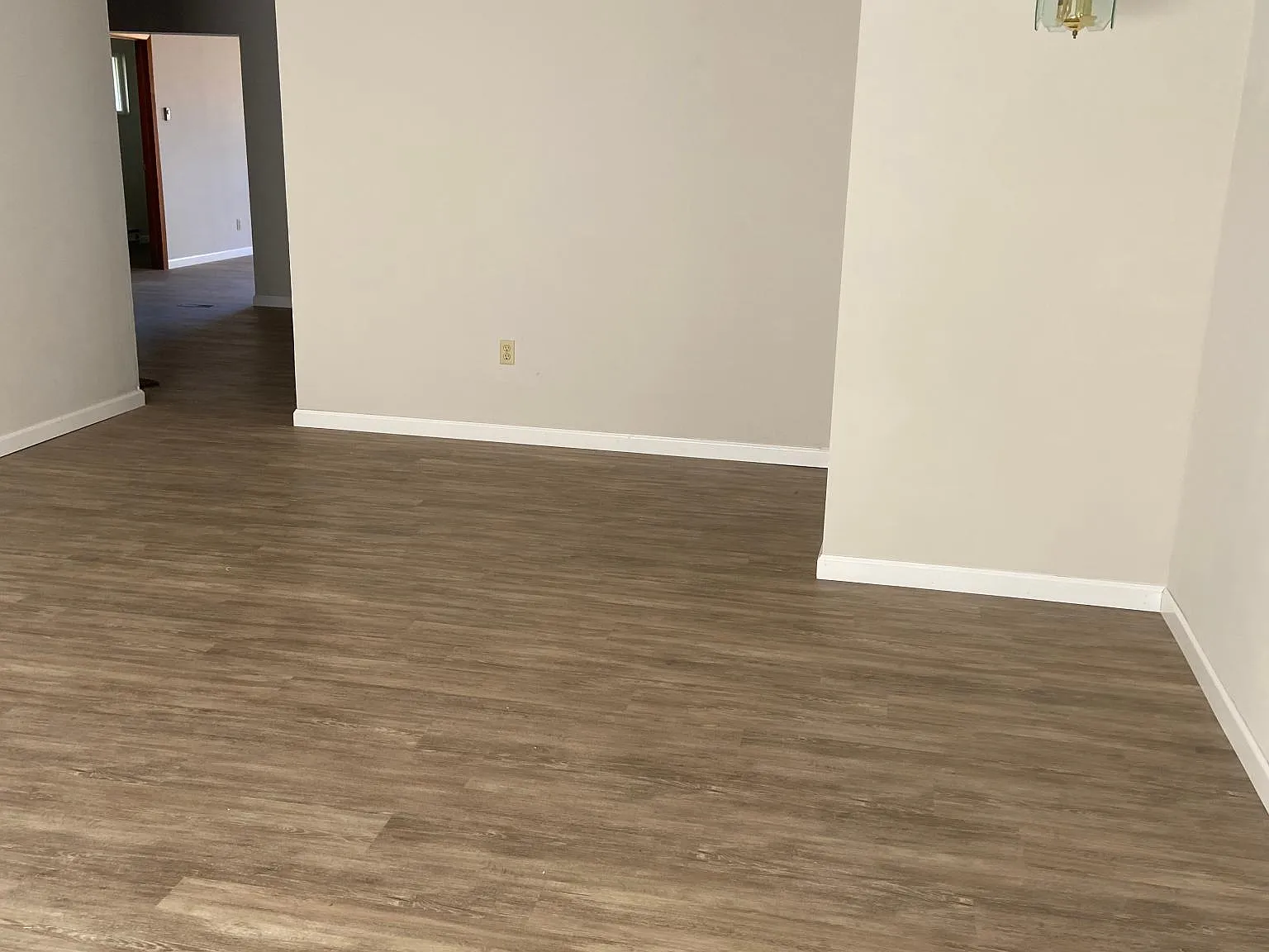 3 bed, 1.5 bath, 1756 sqft, $1,960 — Photo 2