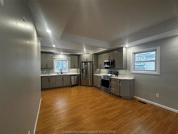 5th image of 110 Victoria St