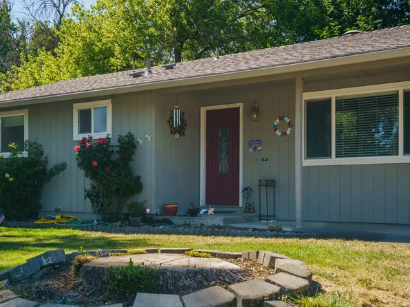 609 E Archwood Dr, Eagle Pt, OR 97524