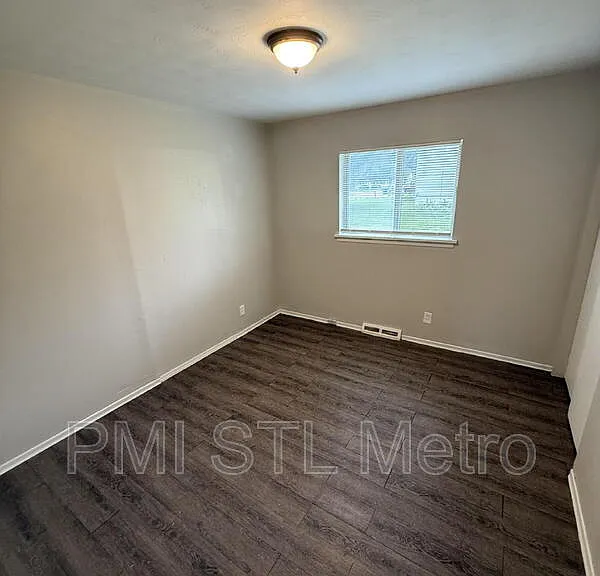 519 Graf Ave — Photo 5