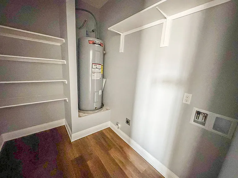 100-102 Vitava Dr W — Photo 14