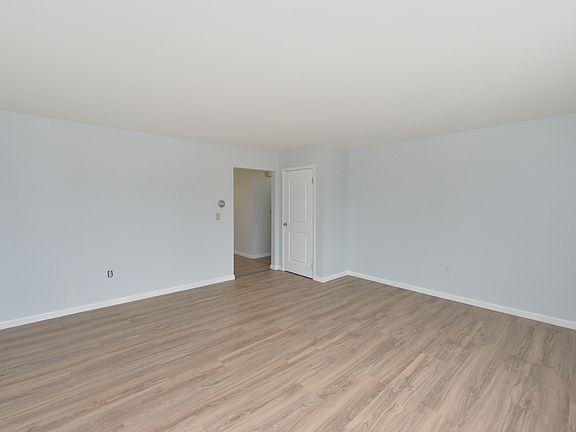 2nd image of 421 Leonhardt Dr #2