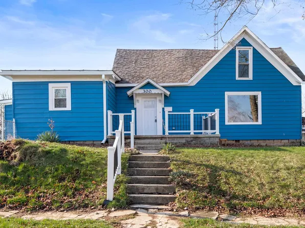 300 E Carl St, Winchester, IN 47394