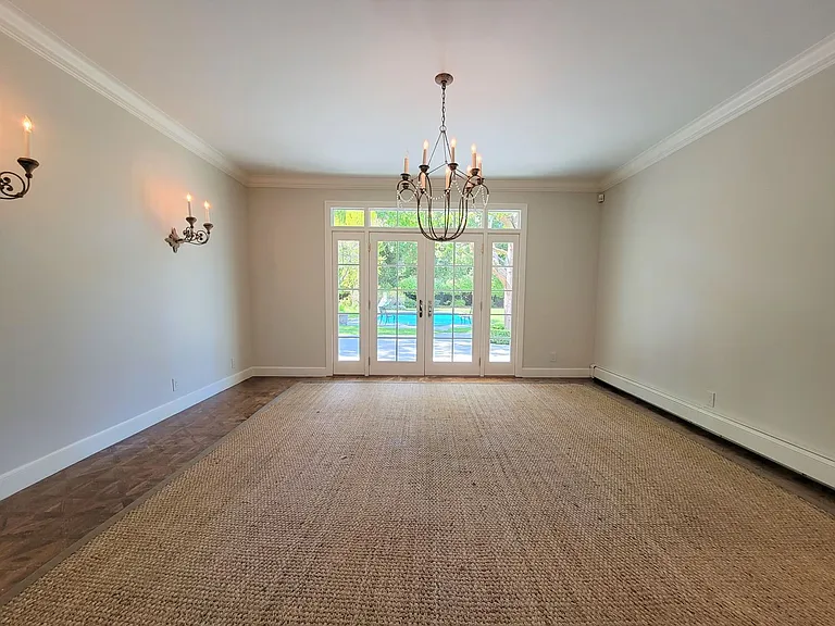 345 Selby Ln — Photo 6