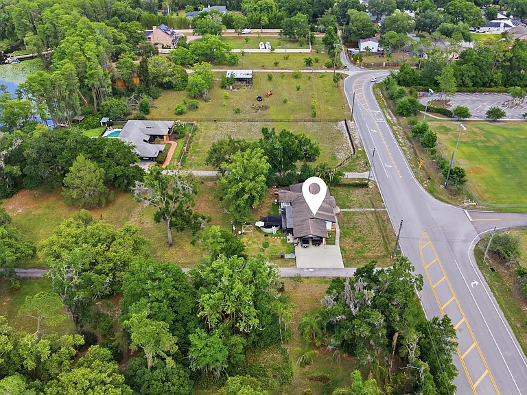 521 W Lutz Lake Fern Rd — Photo 30