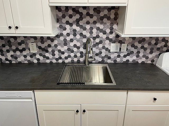 Tastefully Updated Kitchen With Brand New Appliances
