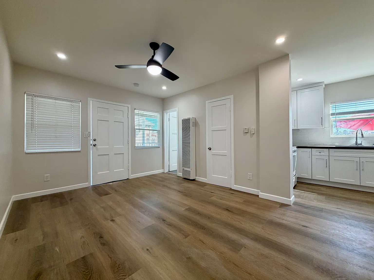 Studio, 560 sqft, $1,995 — Photo 3