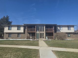 703 Garden Cir APT 3, Streamwood, IL