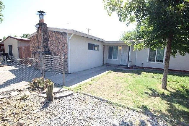 5894 Nina Way photo 1