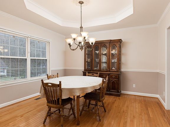 4th image of 311 Knoll Creek Cir