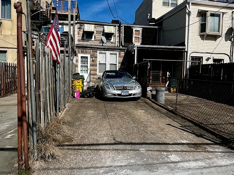 1518 S Hanover St — Photo 14