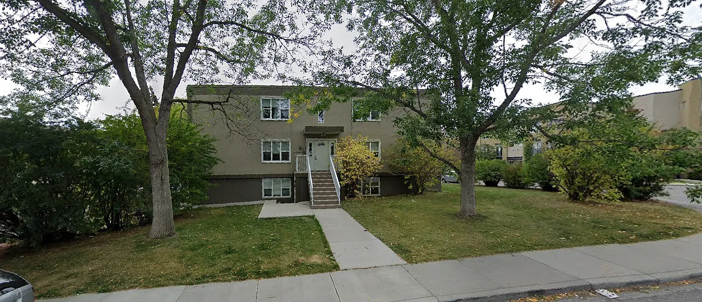 3701 15 Street SW — Photo 2