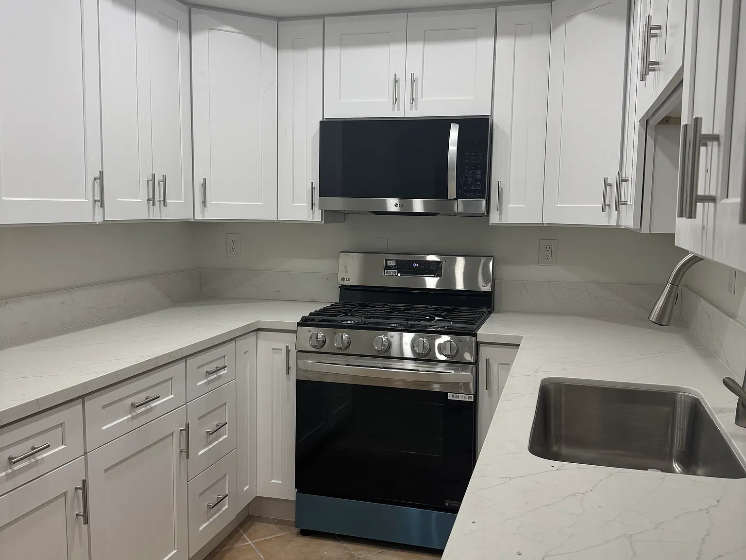 2 bed, 1.5 bath, 890 sqft, $3,300 — Photo 4