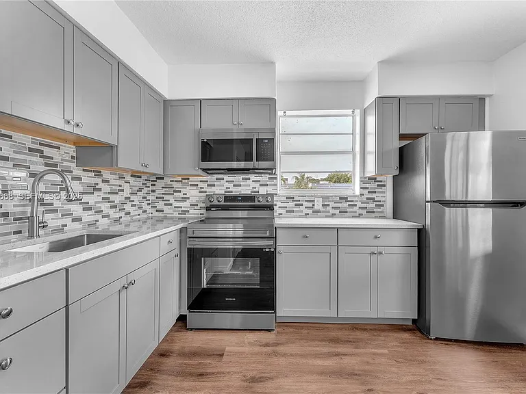 3750 SW 59th Ave #3 — Photo 1