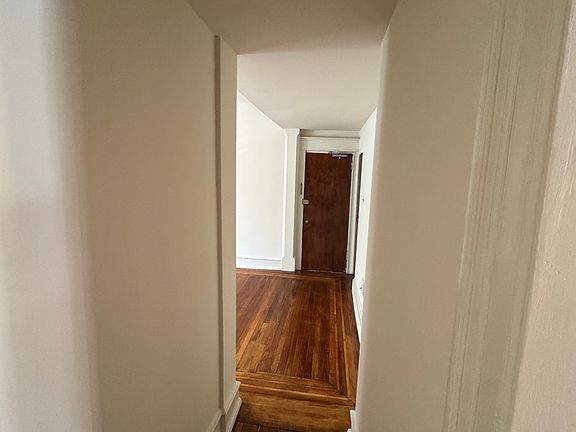 hallway to bedroomx