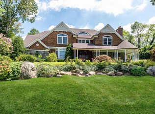 45 Gristmill Ln, Manhasset, NY 11030