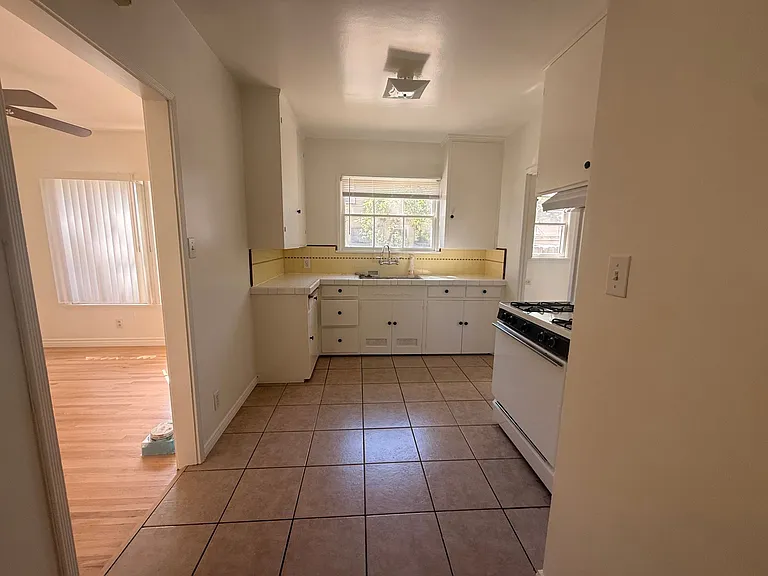 5137 Olivewood Ave — Photo 1